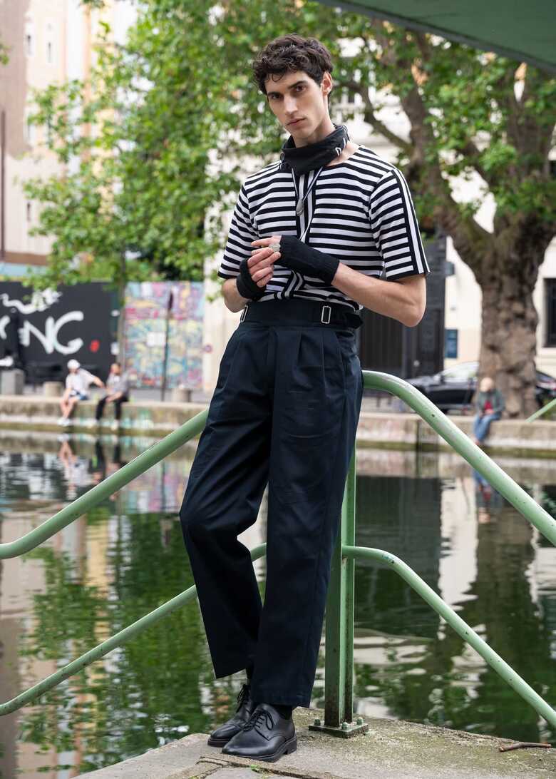 Das richtige Outfit kann die Körpergröße optisch um mehrere Zentimeter verstärken.