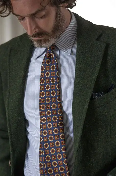 Drake’s Minimal Pattern Tie