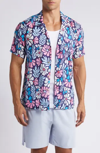 Look 1 Classic boardies + white tee + linen shirt
