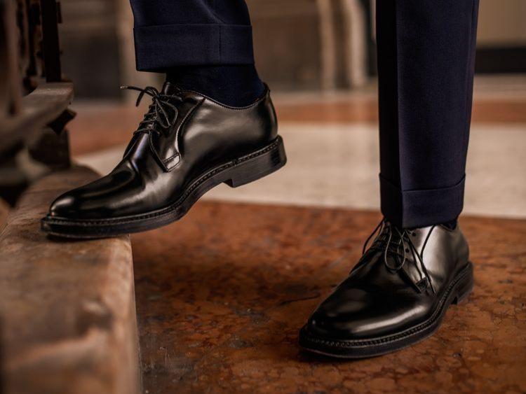 5 cm, 8 cm, o 10 cm? Guida completa per scegliere l’altezza giusta delle tue scarpe rialzate