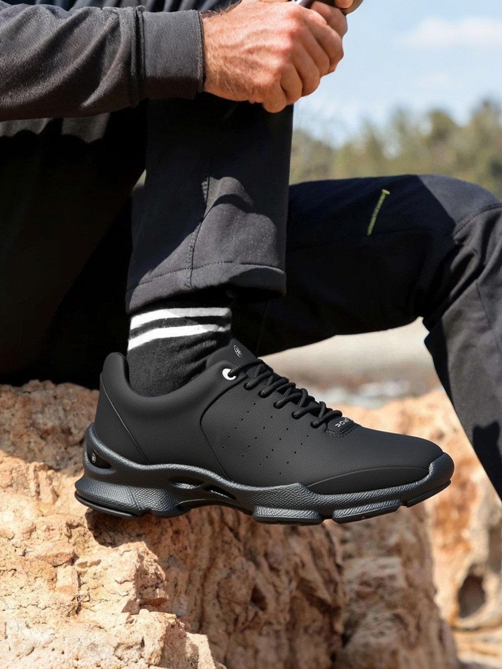 Verhoogde wandelschoenen zwart +7 cm