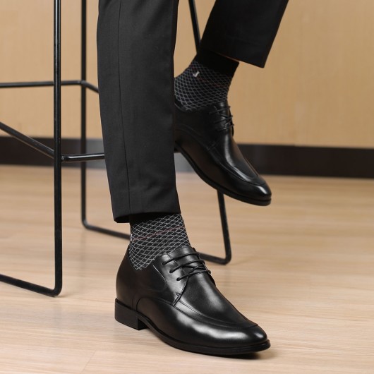 CHAMARIPA पुरुषों की काले चमड़े की पोशाक के जूते के लिए ड्रेस की ऊँचाई बढ़ाने वाले एलेवेटर जूते 7 सेमी लम्बे होते हैं