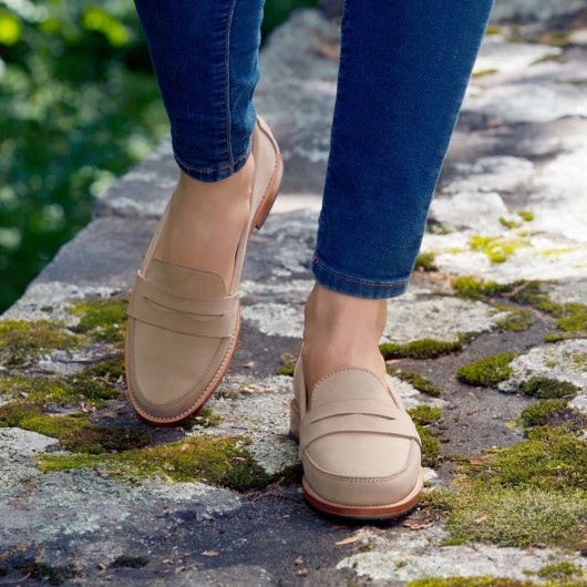 CHAMARIPA Damenkeil-Slipper - versteckte Wedge-Sneakers - beige Leder-Penny-Loafer für Frauen - 5 CM größer